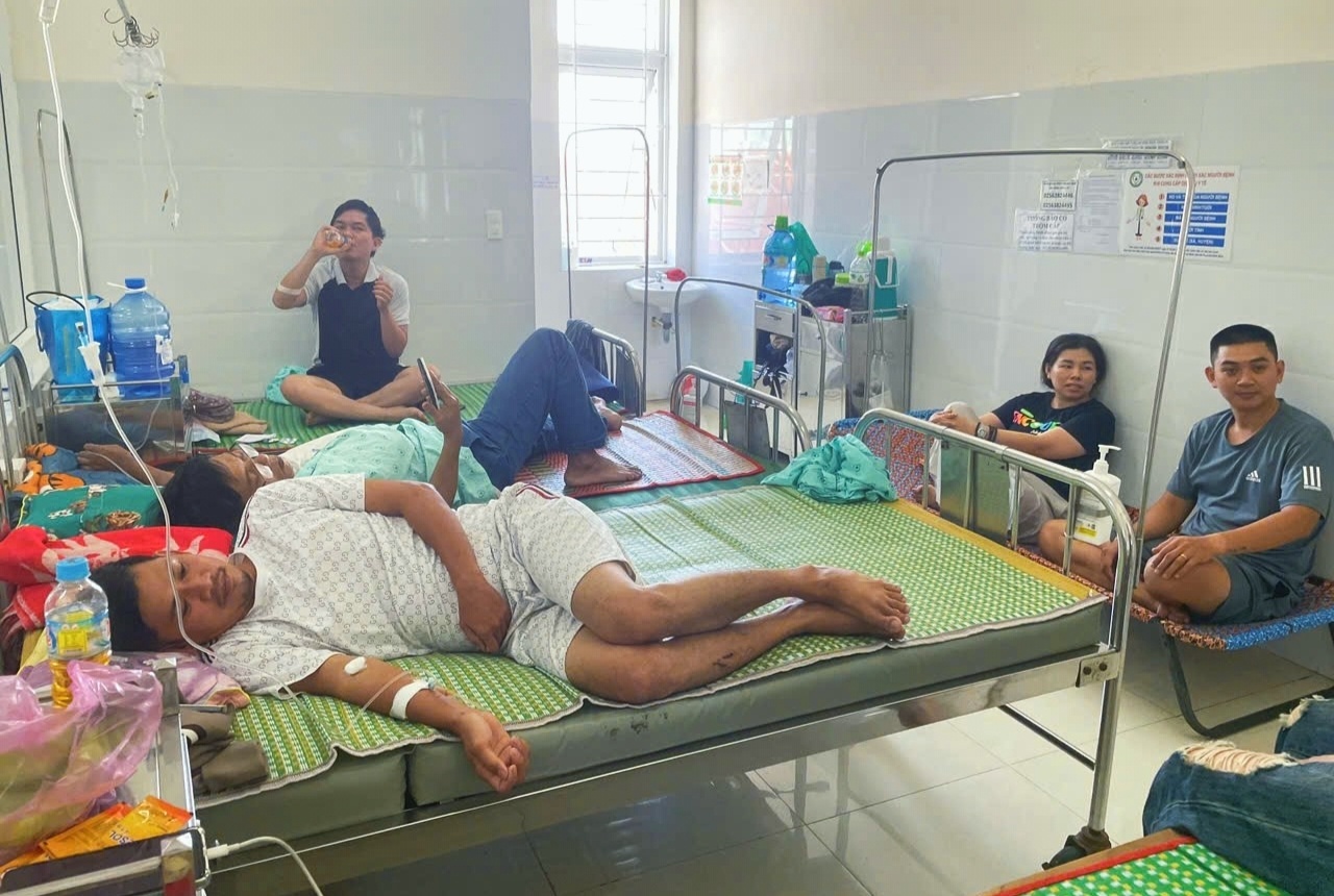 39 nguoi nhap vien cap cuu sau khi an banh mi hinh anh