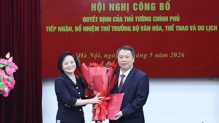 Pho thu tuong trao quyet dinh tiep nhan, bo nhiem Thu truong Bo VH-TT&DL hinh anh