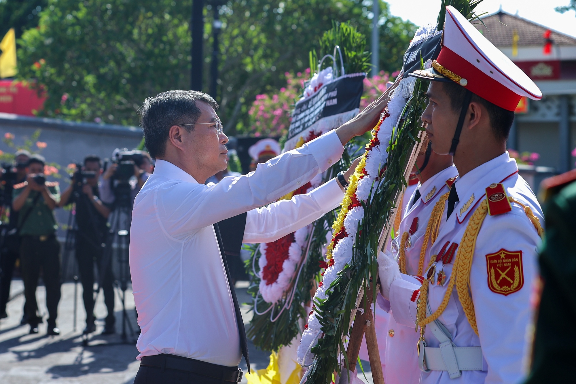 Thu tuong Le Minh Hung anh 2