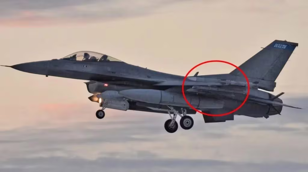 Sau nghi an do tham Trung Quoc, My cong bo vat the bi an bi F-16 ban ha hinh anh