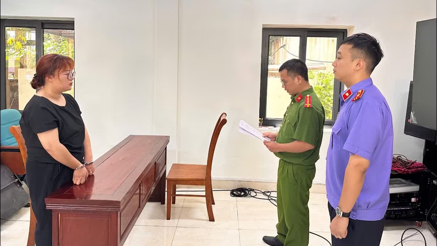 Cam dao chem nguoi,  Trong quan tra sua anh 1