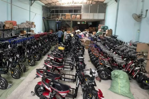 Truy quet 'do, che' xe, Cong an TP.HCM phat hien nhieu phuong tien khong giay to hinh anh