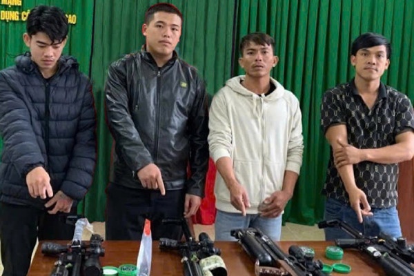 Dot kich 'cong xuong' che tao sung nen hoi giua rung cao su hinh anh