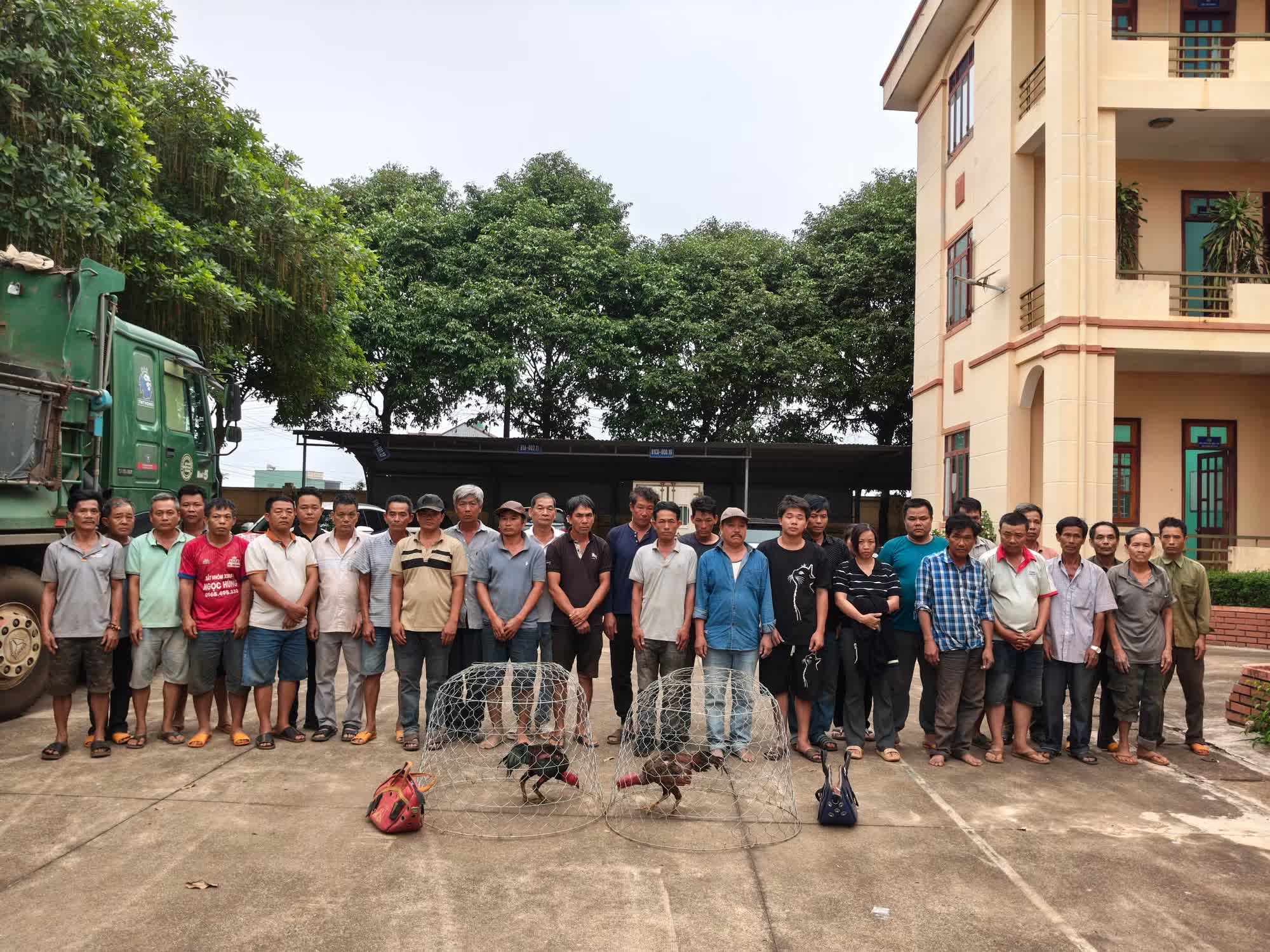 Dot kich soi ga quy mo lon, bat giu 31 doi tuong hinh anh