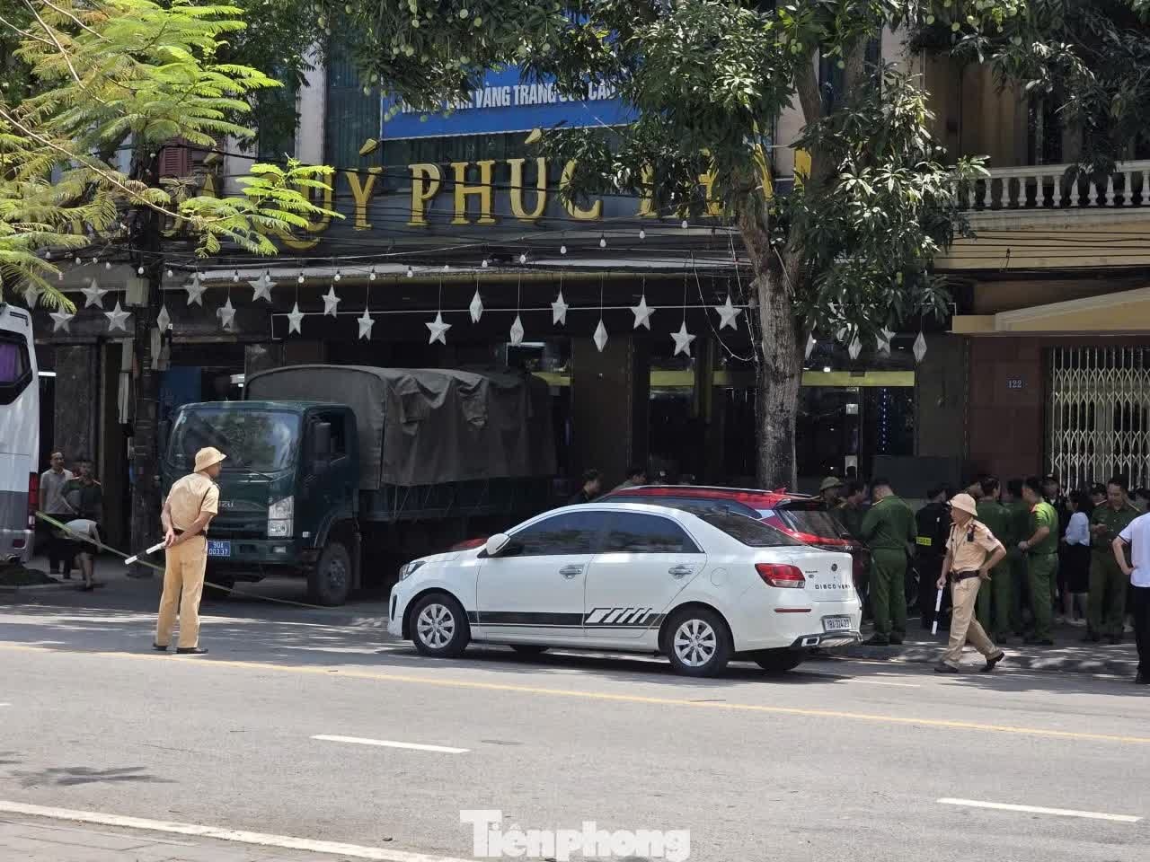 hàng vàng Phúc Thành, Cửa hàng Phúc Thành, cửa vàng Phúc Thành, Giám đốc Phúc Thành, Chủ vàng Phúc Thành, Công ty Phúc Thành, Doanh nghiệp Phúc Thành ảnh 7 hang vang Phuc Thanh, Cua hang Phuc Thanh, cua vang Phuc Thanh, Giam doc Phuc Thanh, Chu vang Phuc Thanh, Cong ty Phuc Thanh, Doanh nghiep Phuc Thanh anh 7
