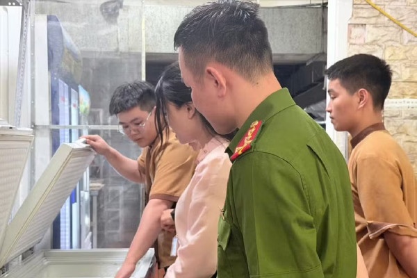 Xu phat nhieu co so vi pham an toan thuc pham tai Ha Noi hinh anh