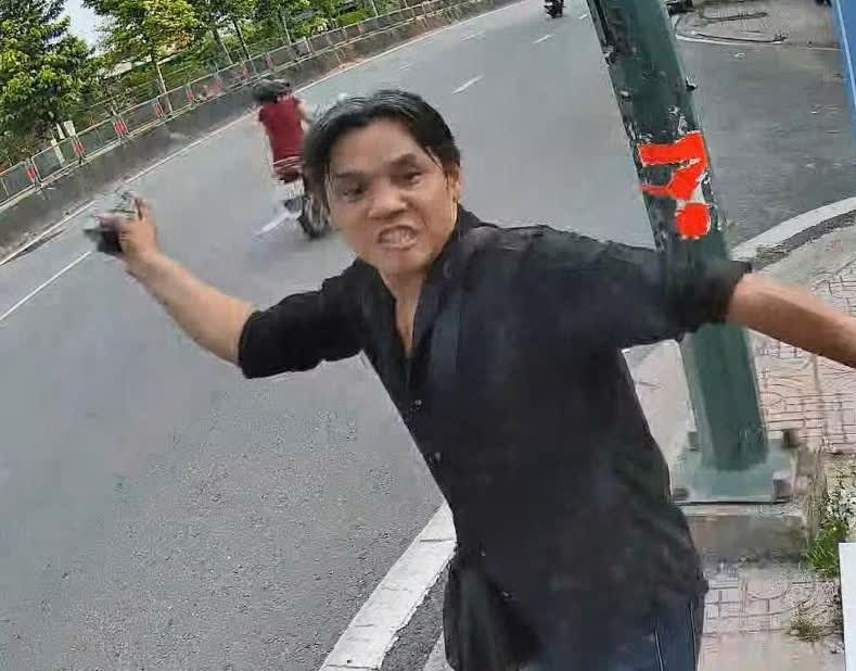 doi pin xe dien anh 1