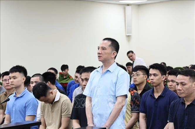 Duong day danh bac,  rua tien,  xuyen quoc gia anh 1