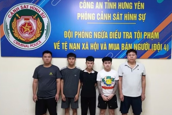 Khoi to 5 doi tuong mua ban trai phep tai khoan ngan hang hinh anh