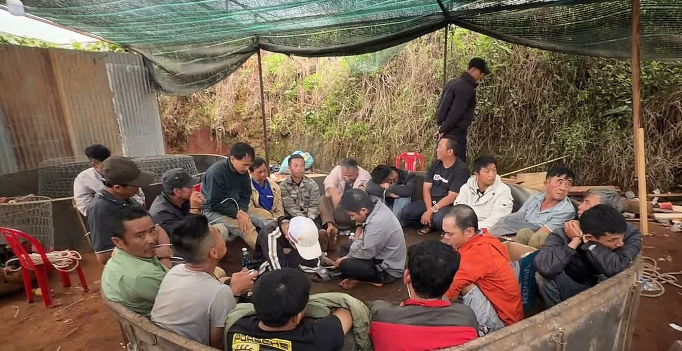 Triet pha diem da ga an tien, tam giu hon 20 nguoi hinh anh