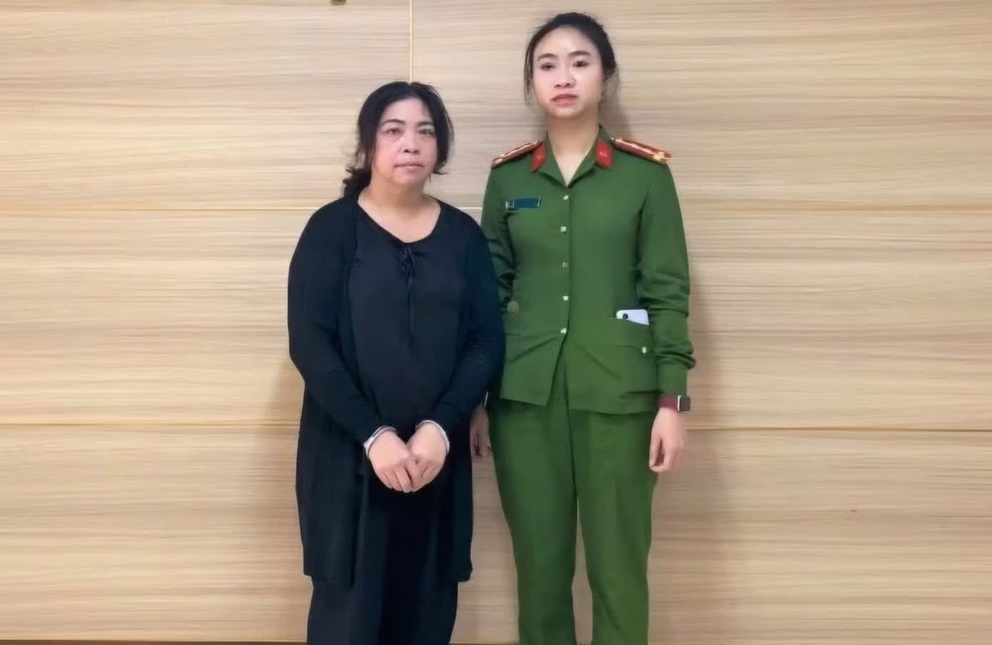 Nguoi phu nu,  Chiem doat,  Hon 4 ty dong anh 1