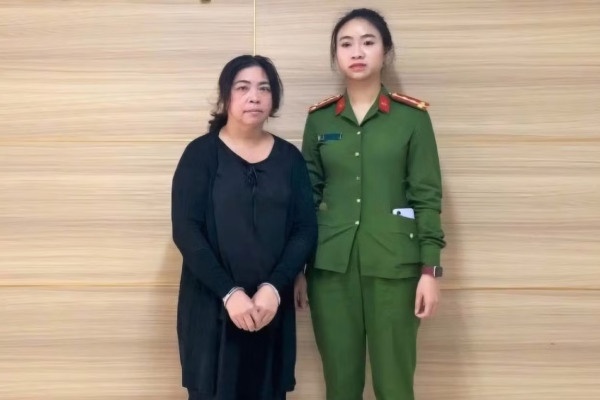 Bat tam giam nguoi phu nu chiem doat hon 4 ty dong hinh anh
