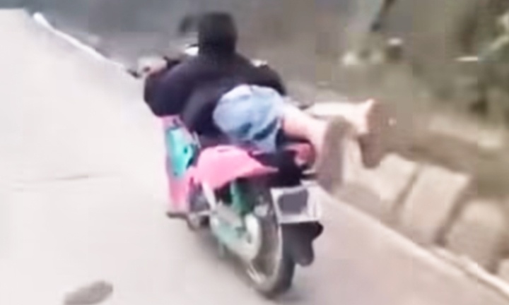 Nam sap lai moto de quay clip, nam thanh nien o Lao Cai bi tich thu phuong tien hinh anh