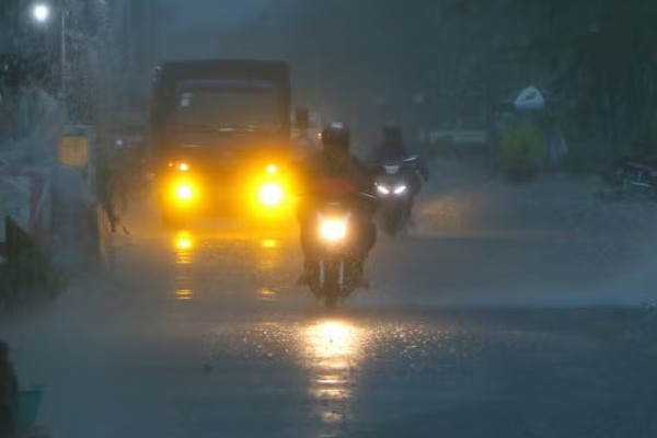 Mua dong tai Ha Noi, canh bao lu quet va sat lo o 3 tinh, thanh pho mien Trung hinh anh