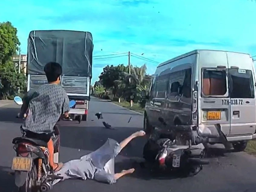 Tong xe khach do ven Quoc lo 39, doi nam nu tu nan hinh anh