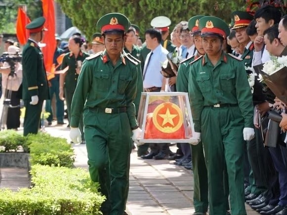 Gia Lai: Truy dieu, an tang 18 hai cot liet si hy sinh tren dat ban Campuchia hinh anh