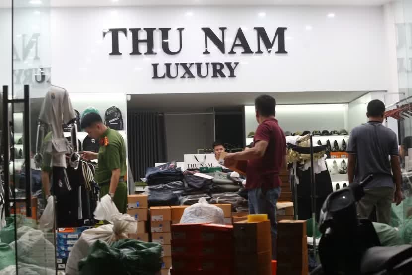 Thu Nam Luxury,  Chu Thu Nam Luxury,  NV Thu Nam Luxury,  hang gia,  hang vi pham,  hang hoa vi pham,  hang hoa gia,  quan ao gia anh 1
