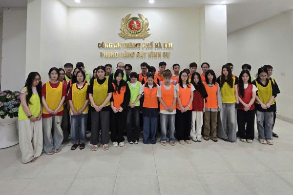 Khoi to nhom doi tuong cung cap dich vu quang cao cho cac website co bac hinh anh