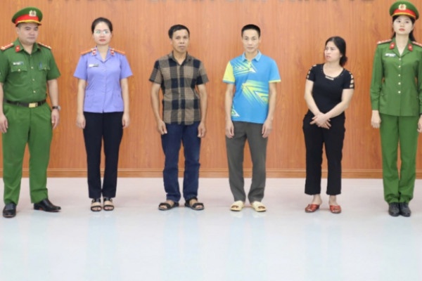 Tuon 1.000 tan gia do ngam hoa chat ra thi truong, 3 nguoi bi bat tam giam hinh anh