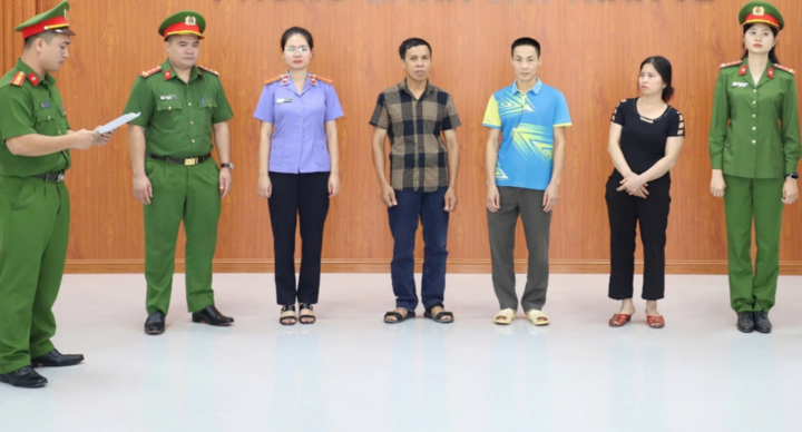 1.000 tan gia do,  Ngam hoa chat anh 1
