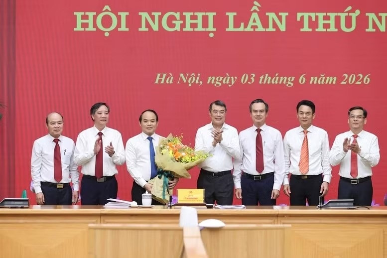 bo chinh tri anh 3