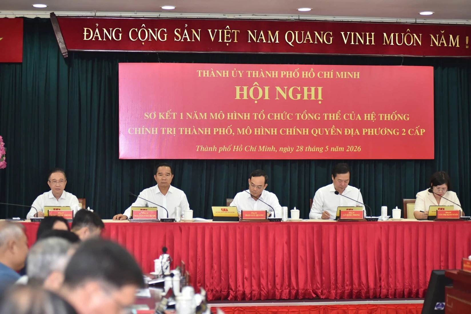 chinh quyen 2 cap anh 1