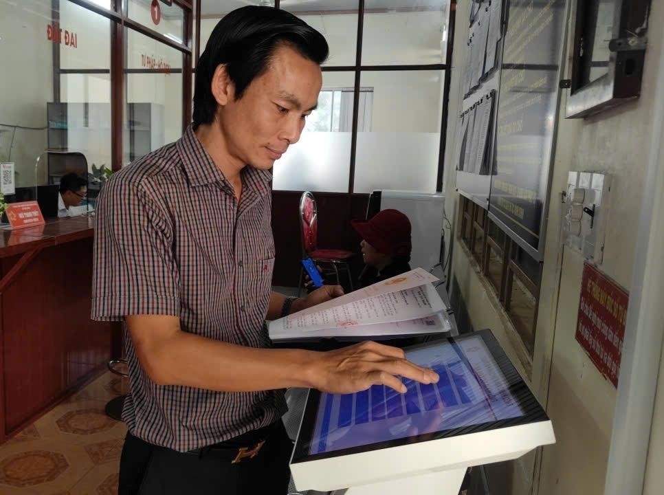 Mot nam thuc hien chinh quyen 2 cap o TP.HCM: Bo may tinh gon, can bo gan dan hinh anh