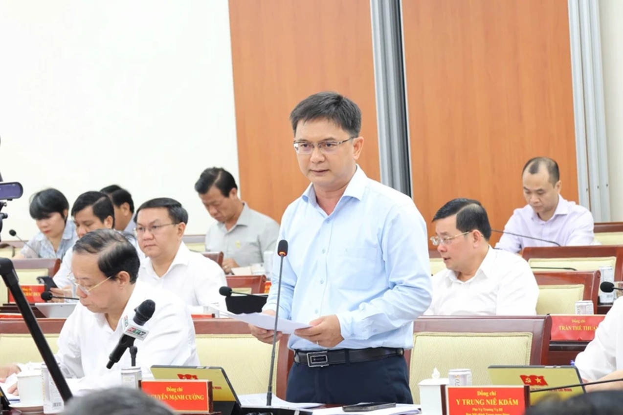 chinh quyen 2 cap anh 3