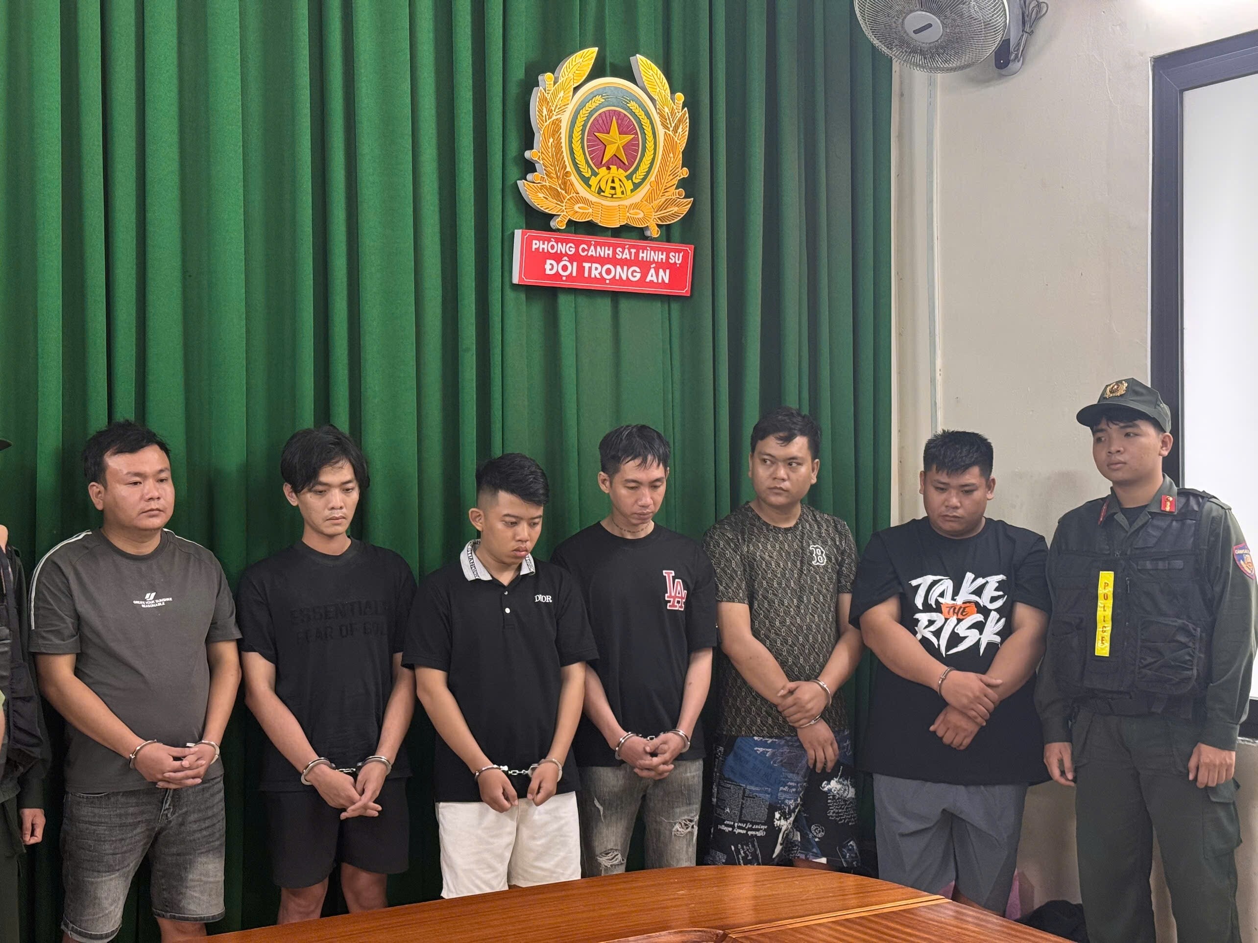 48 gio cong an 5 tinh, thanh phoi hop bat nhom cuop tiem vang hinh anh