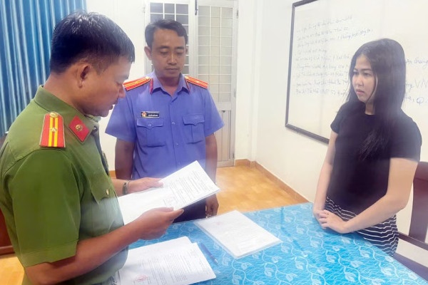 Khoi to nu giam doc ban hang gia tai Phu Quoc hinh anh
