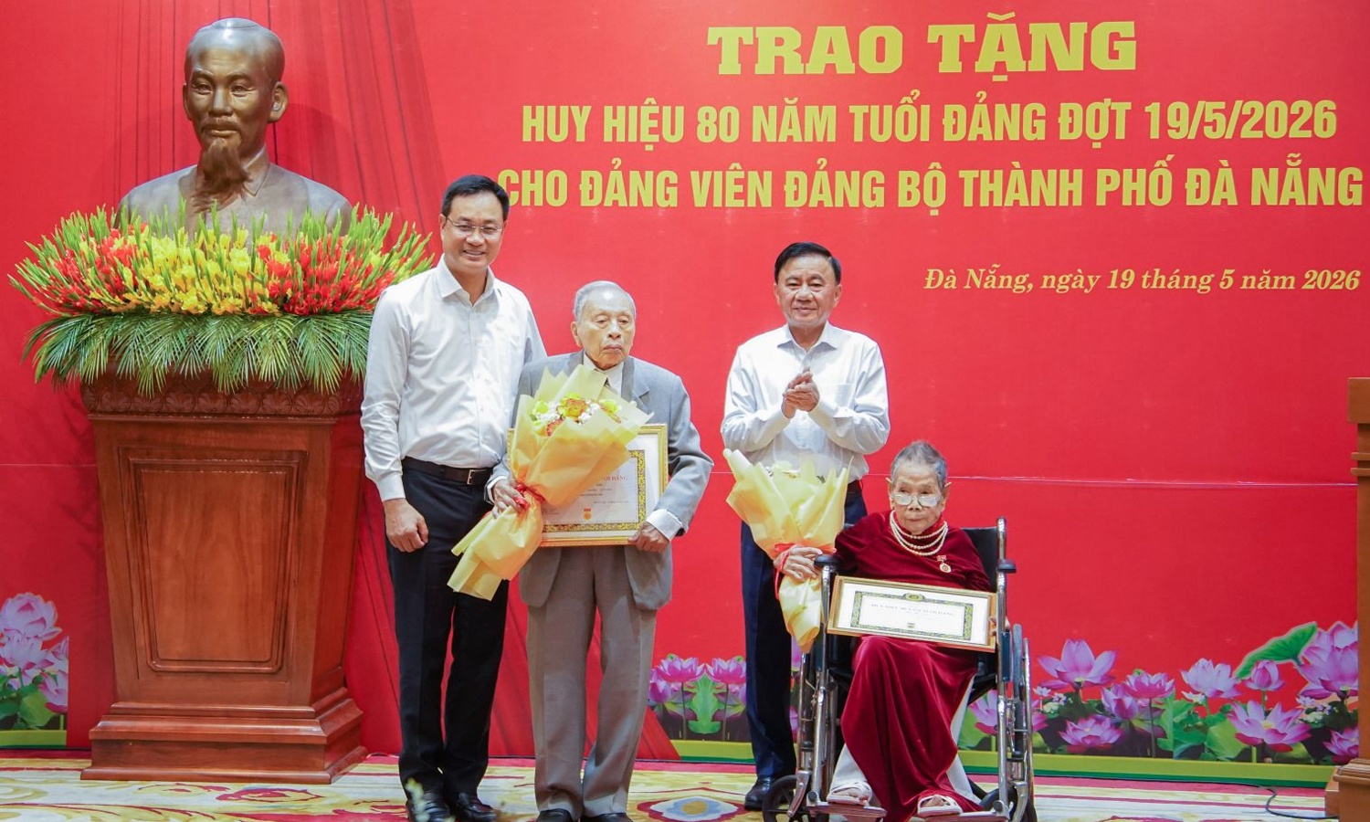 80 nam tuoi Dang anh 1