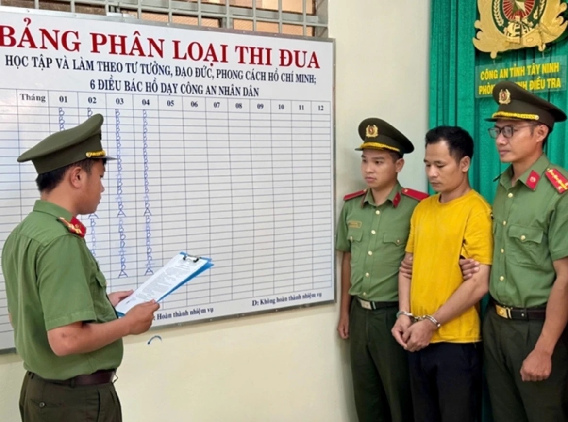 Bat tam giam nguoi dan ong 2 lan xuat canh trai phep sang Campuchia hinh anh