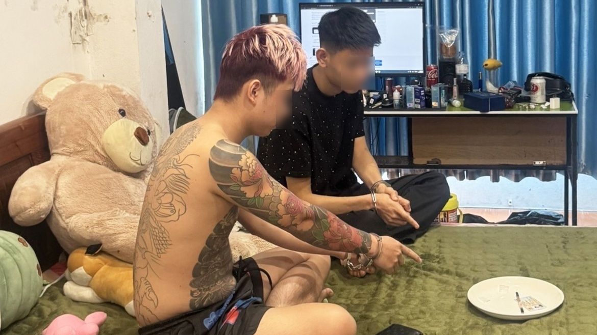 Bat giu nhieu doi tuong tang tru, to chuc, su dung ma tuy hinh anh