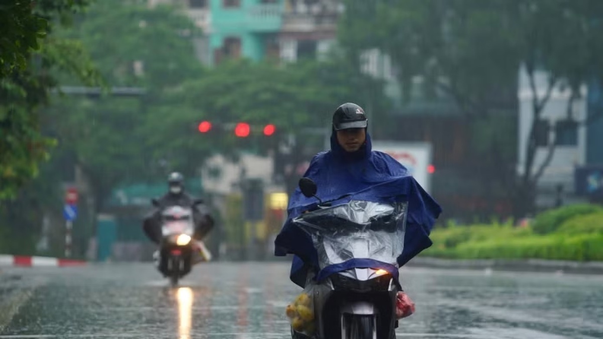 Ha Noi sap hung mua, nguy co dong loc, gio giat manh va mua da hinh anh