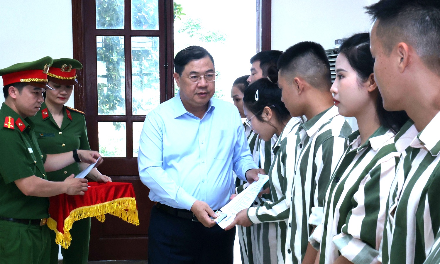 Moi pham nhan deu co co hoi dac xa nhu nhau hinh anh