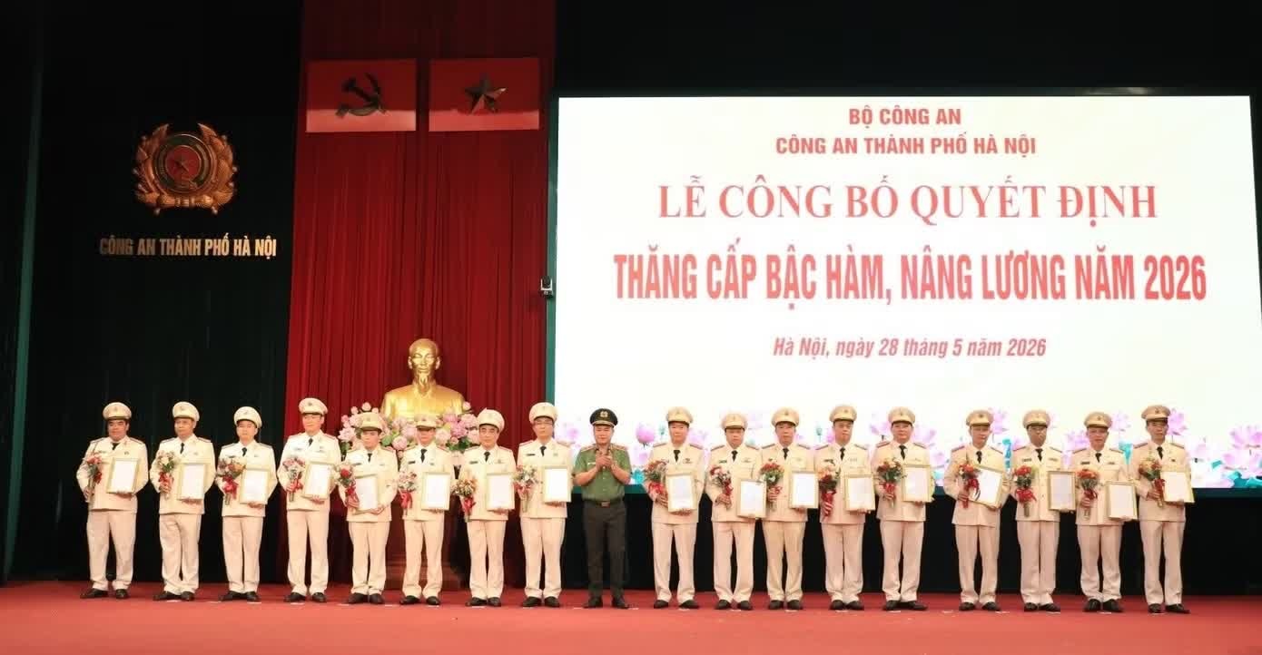 Hon 5.000 can bo anh 1