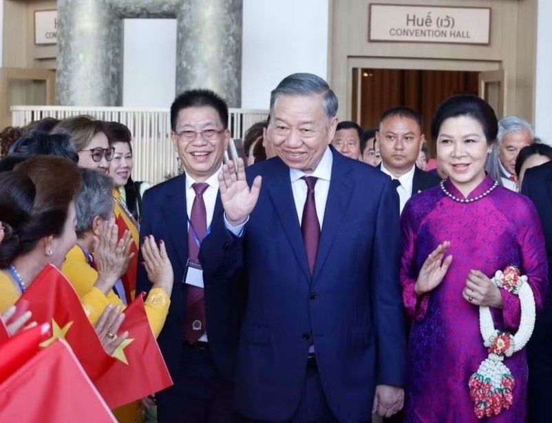 Tong Bi thu, Chu tich nuoc To Lam gap go cong dong nguoi Viet Nam tai Thai Lan hinh anh