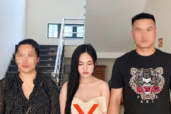 'Hot girl' bi truy na ve ma tuy bi bat tai quan karaoke hinh anh