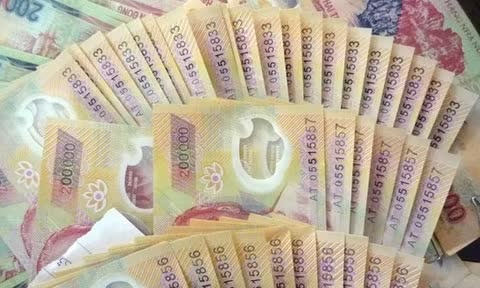 Canh bao xuat hien tien gia loai moi menh gia 100.000 dong va 200.000 dong hinh anh