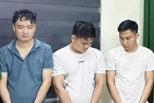Triet pha duong day tieu thu hon 1.000 dien thoai Samsung gia tren toan quoc hinh anh