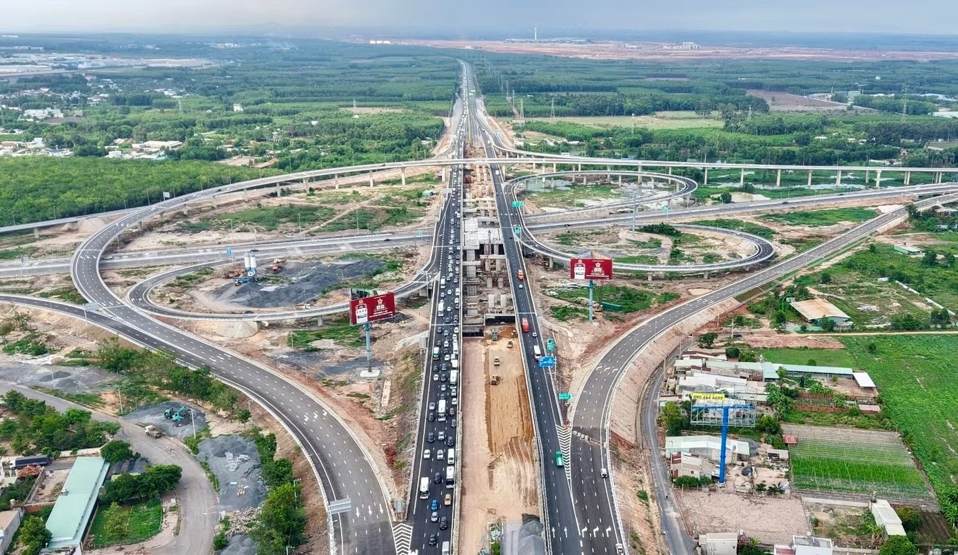 Hoan thien nut giao Long Thanh, ket noi cac tuyen cao toc trong diem phia Nam hinh anh