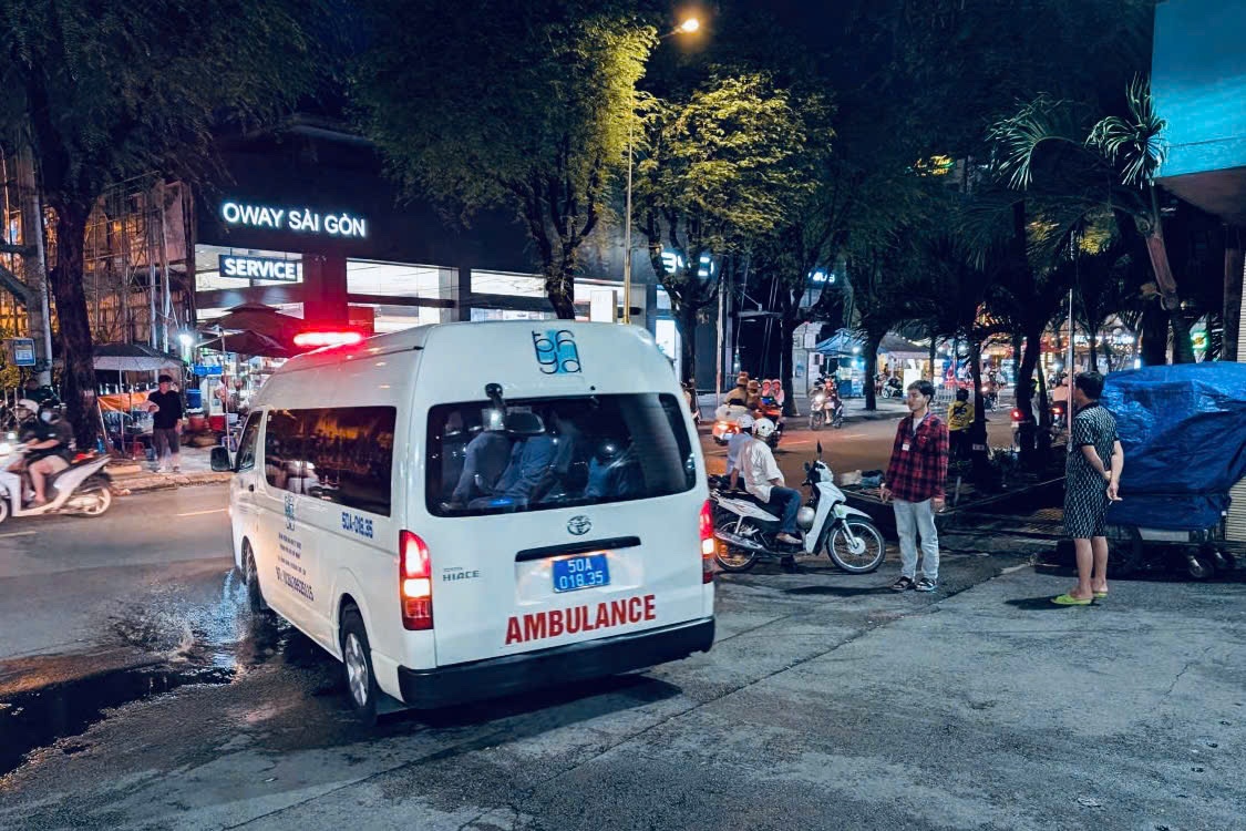 CSGT mo duong gio cao diem, 'ho tong' trai tim hien tang kip thoi gian vang hinh anh