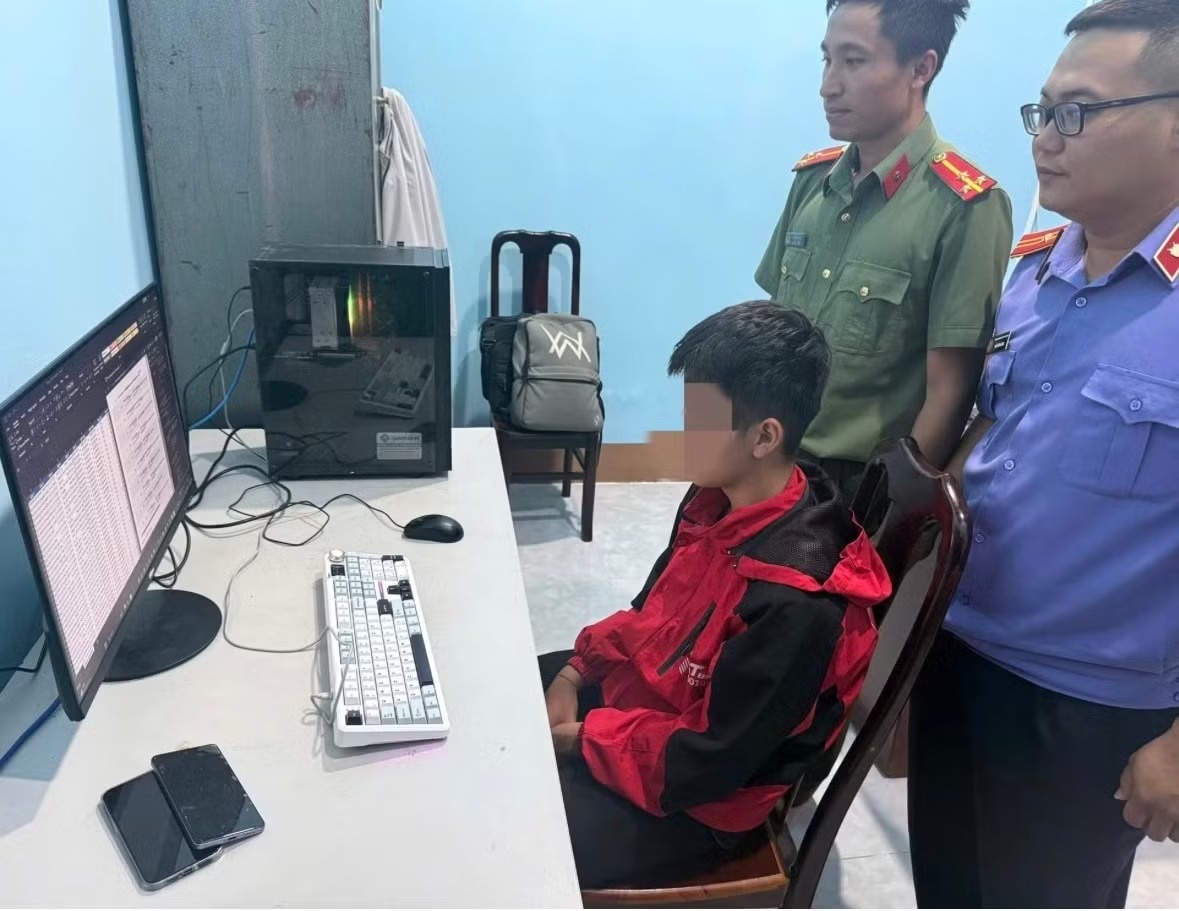 Nam sinh lop 10 danh cap 20 trieu du lieu ca nhan hinh anh