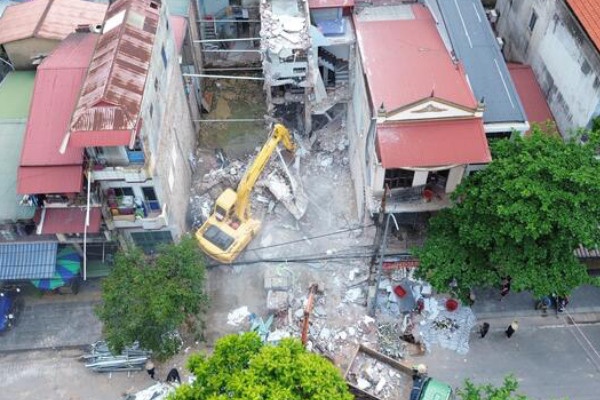 Khan cap pha do 2 ngoi nha sau su co dao mong cong trinh o Bac Ninh hinh anh