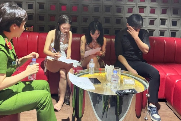 Xu ly nghiem cac co so kinh doanh dich vu bien tuong tai Ha Noi hinh anh