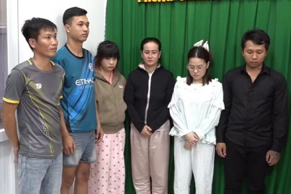 Bat 6 doi tuong trong duong day lua dao qua mang tai Campuchia hinh anh