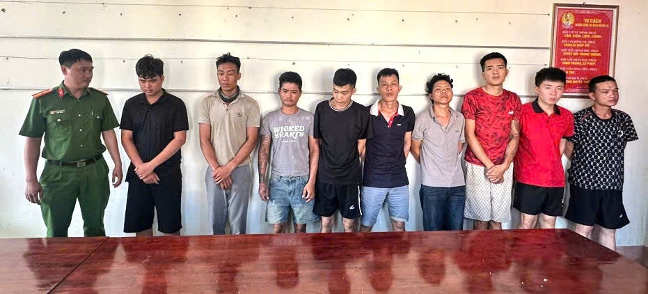 Bat qua tang quan ly ban heroin cho cong nhan ngay tai cong truong hinh anh