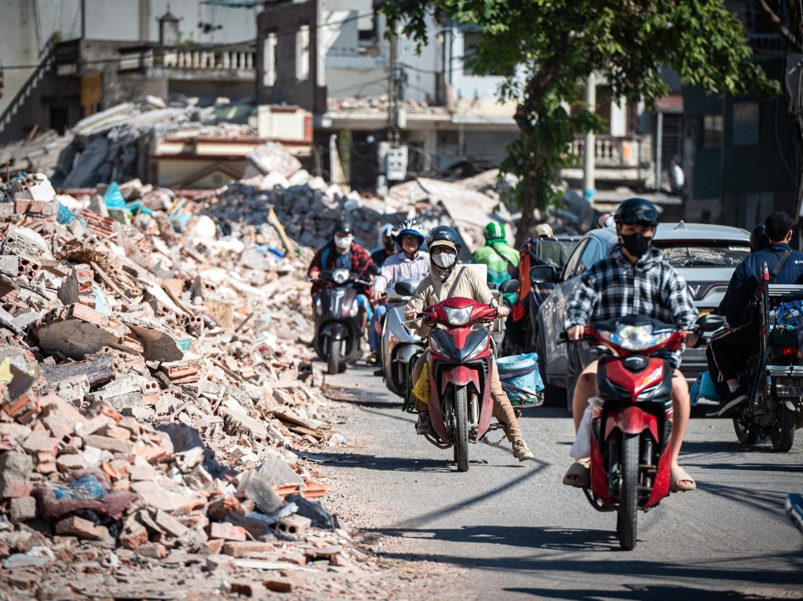 Vi sao Ha Noi ngay cang nong va ngot ngat hon? hinh anh