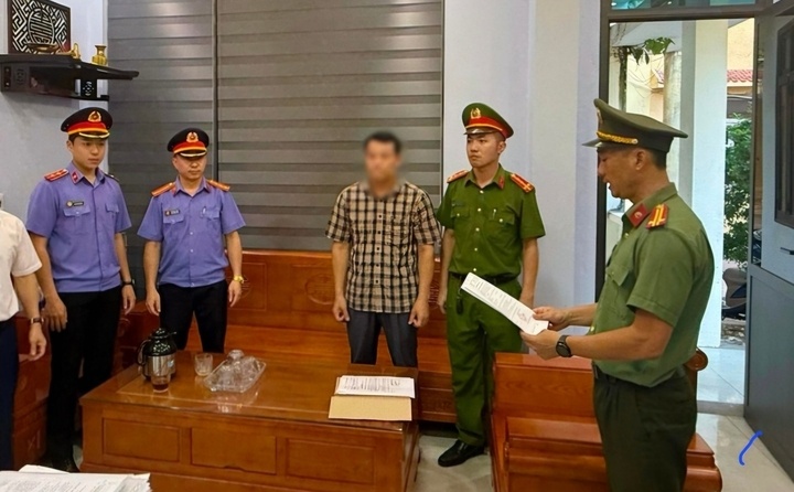 Bat hieu truong truong tieu hoc o Quang Tri de dieu tra nhan hoi lo hinh anh