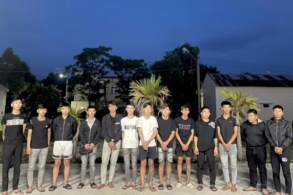 Tam giu 13 doi tuong trong vu cam kiem truy sat cap vo chong tre hinh anh